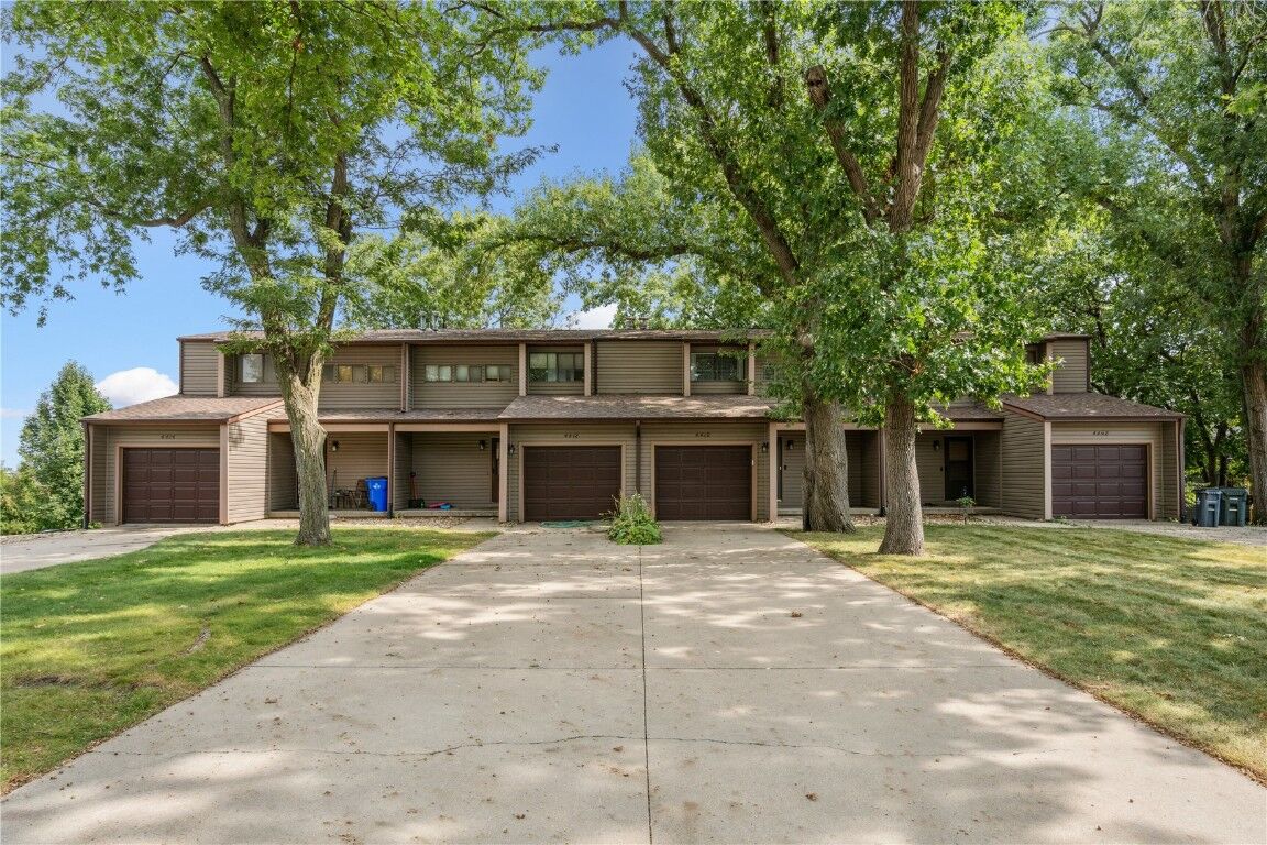 Property Photo:  4410 Lorcardo Drive  IA 52402 