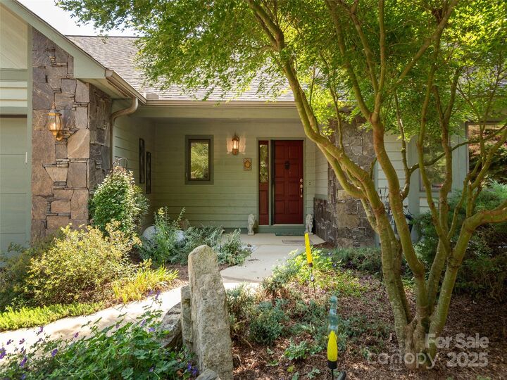 Property Photo:  30 Hillcreek Drive  NC 28804 