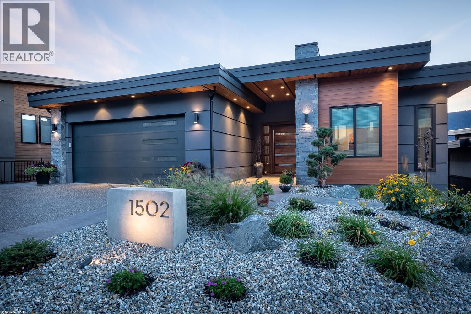 Photo de la propriété:  1502 Marble Ledge Drive  BC V4V 2T4 