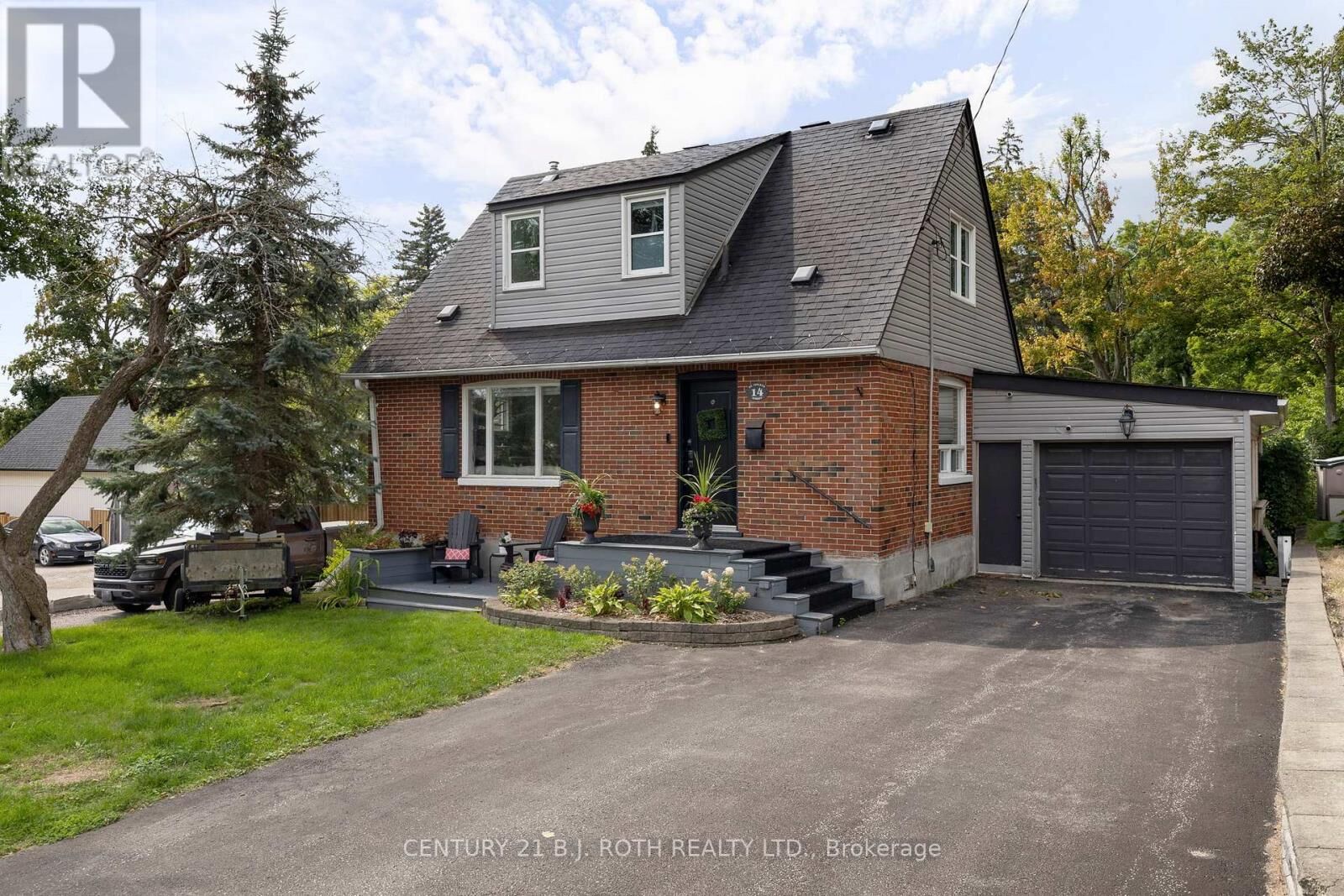 Property Photo: 14 St.vincent Street ON L4M 3Y2