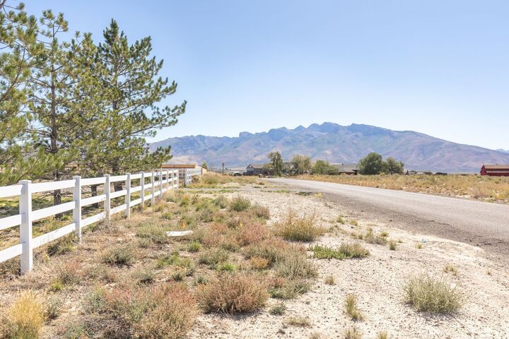 Property Photo: 728 Diamondback Drive NV 89815