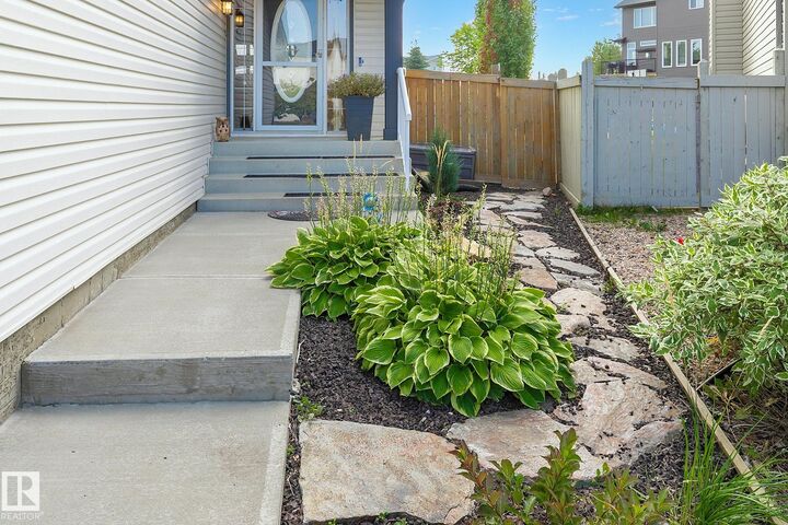 Property Photo: 15 Harwood Court AB T7X 0H7