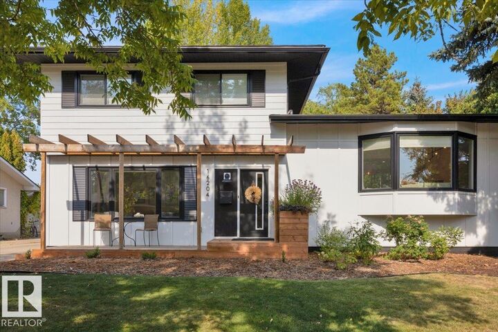 16204 Patricia Drive NW  Edmonton AB T5R 5N5 photo