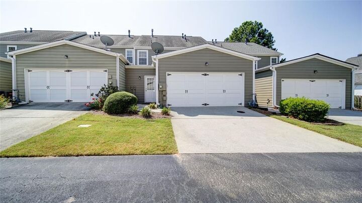 Property Photo: 1126 Lake Point Way GA 30024