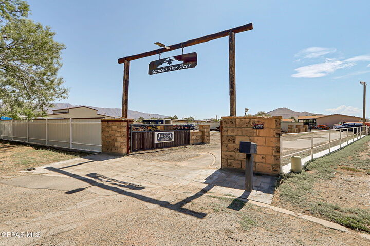 455 Tierra Santa  Sunland Park NM 88063 photo