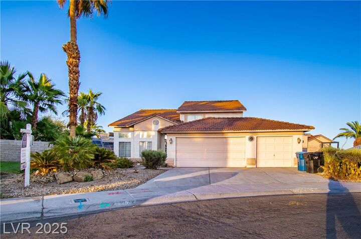 Property Photo: 2532 Goldenmoon Street NV 89108