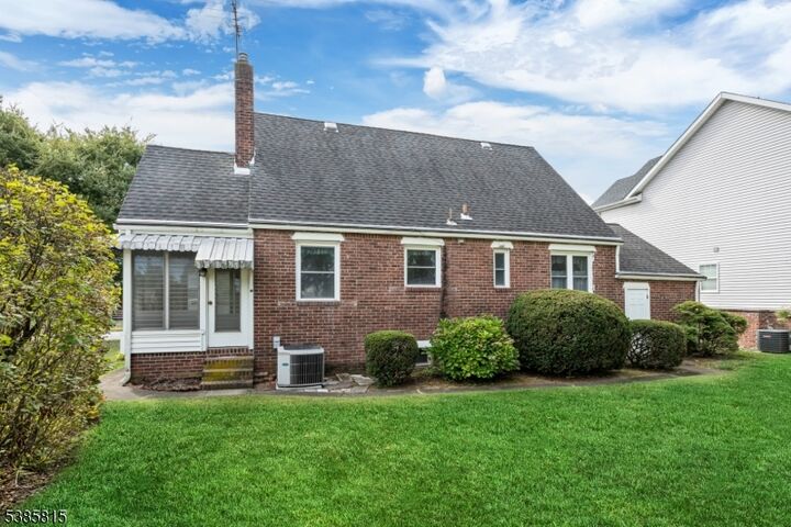 Property Photo:  27 Urban Pl  NJ 07410 