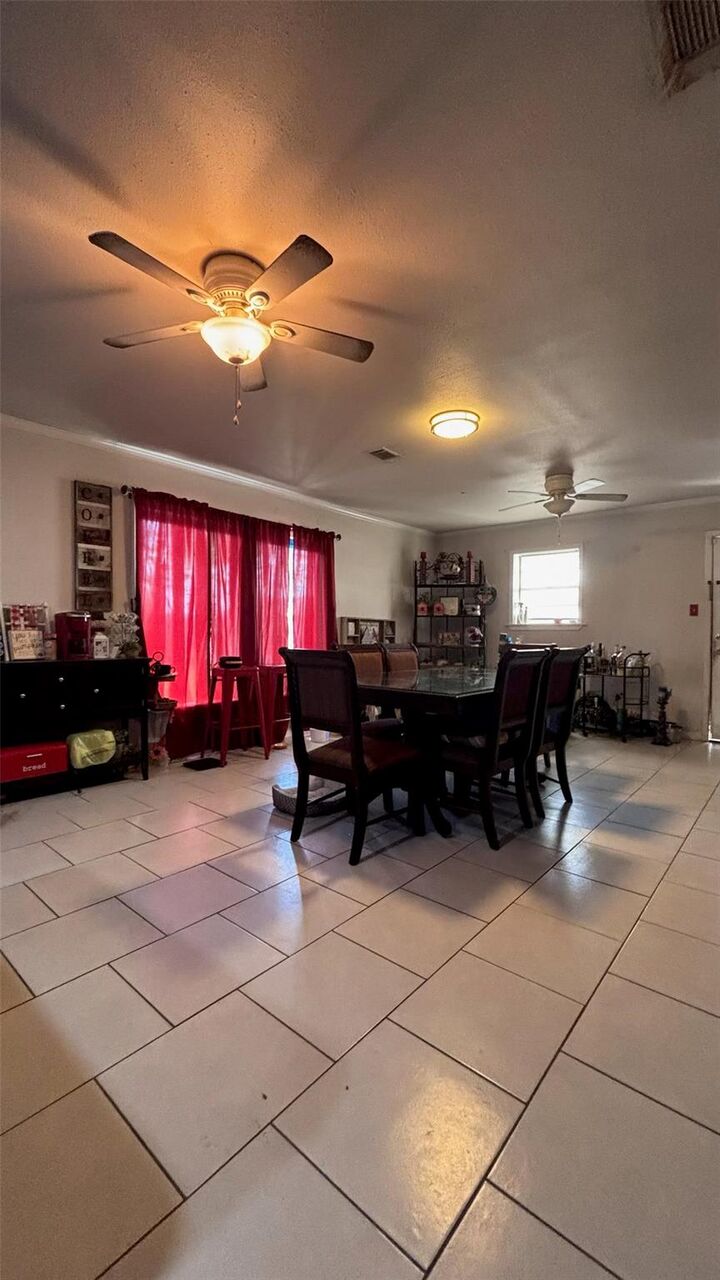 Property Photo:  324 Pine S Street  TX 77566 