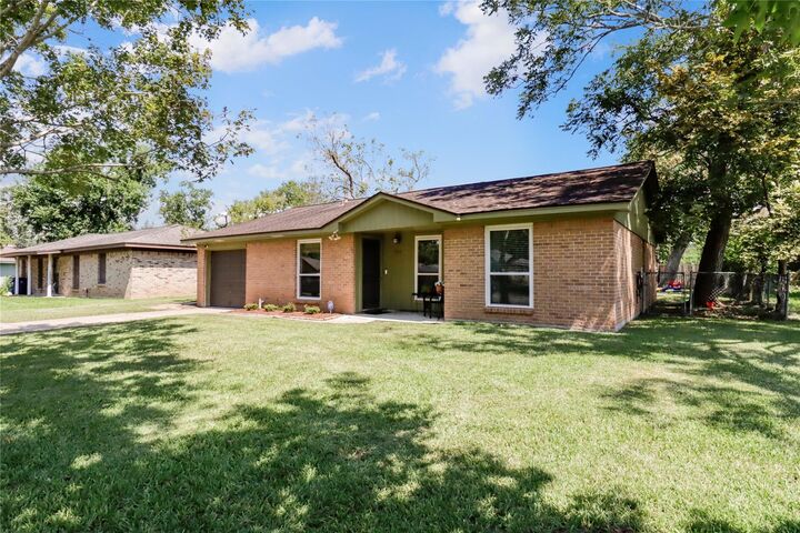 Property Photo:  718 Hollyhock Street  TX 77531 