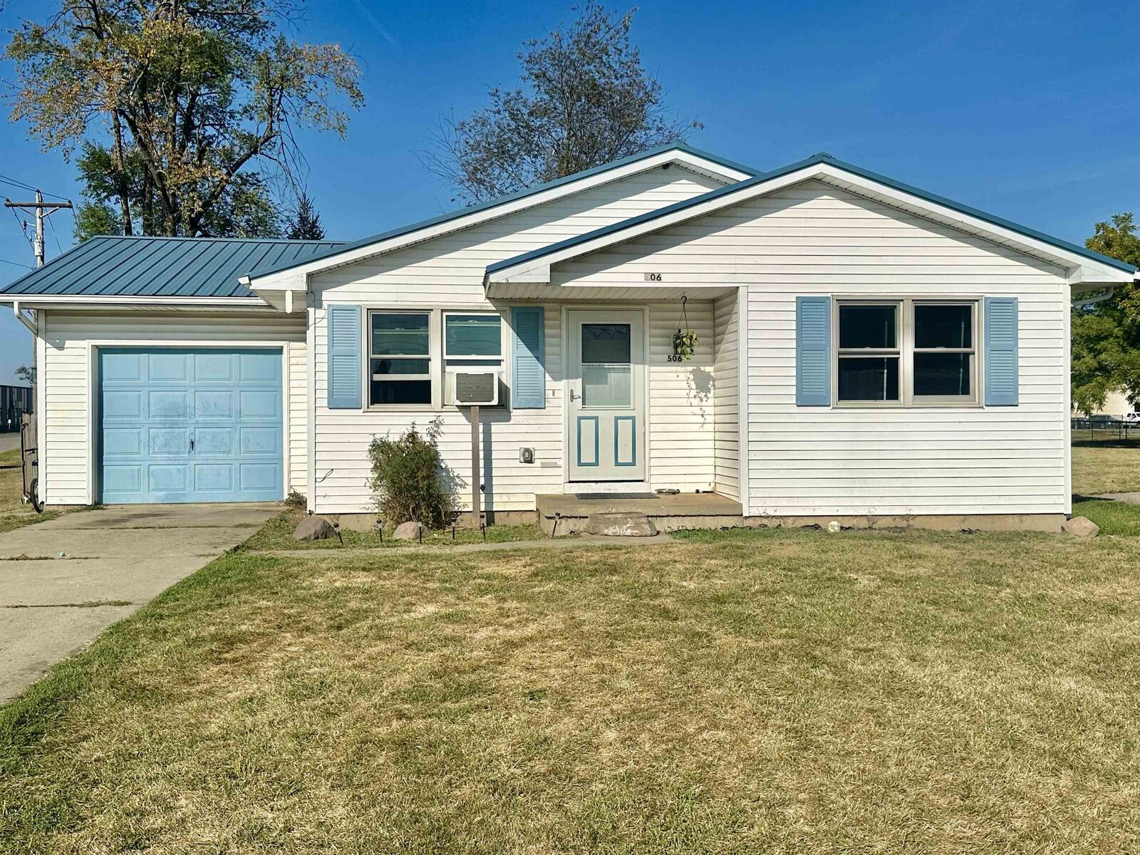 Property Photo: 506 S Broad Street IN 46737