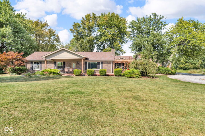 Property Photo: 2802 E 400 N IN 46184
