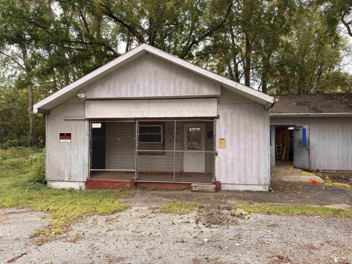 Property Photo:  2807 W Smith Road  MI 48144 