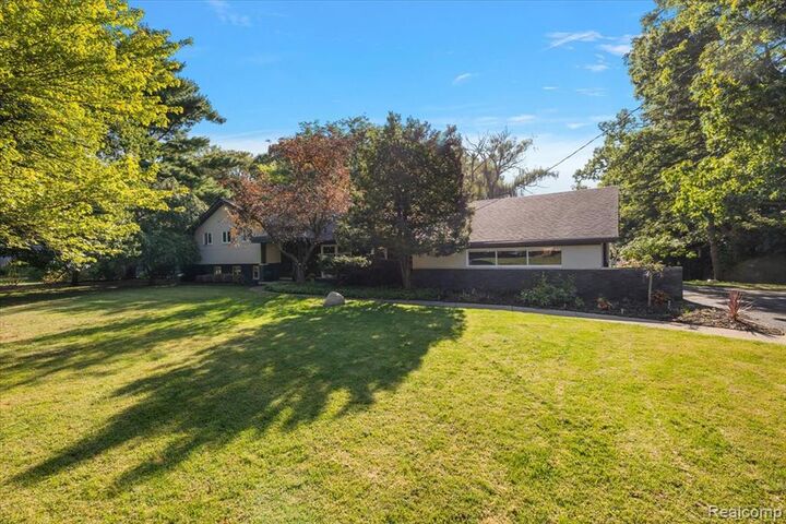 Property Photo: 7315 Lindenmere Drive MI 48301 3532
