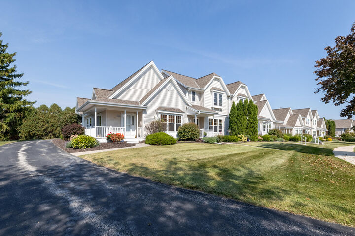 Property Photo: N28w6642 Alyce St 7 WI 53012