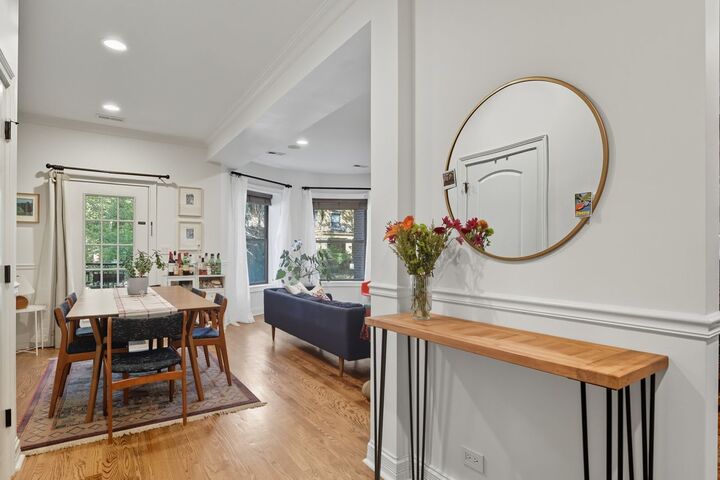 Property Photo:  5219 N Winthrop Avenue 1N  IL 60640 