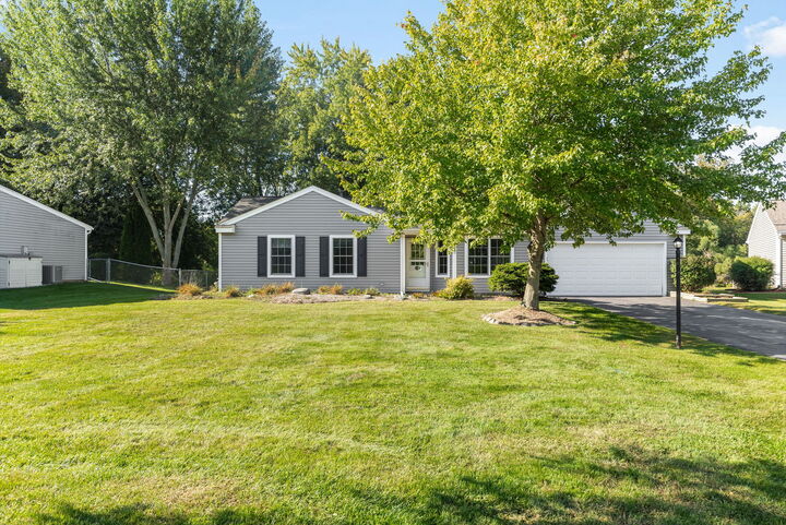 Property Photo: 833 Dartmouth Drive IL 60042