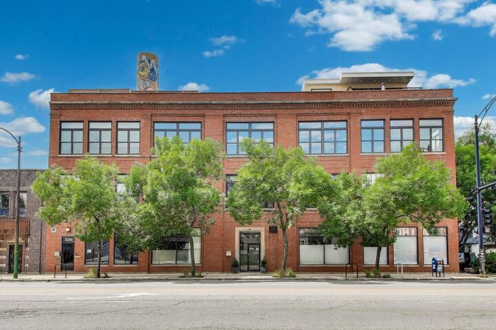 2401 W Ohio Street 31  Chicago IL 60612 photo