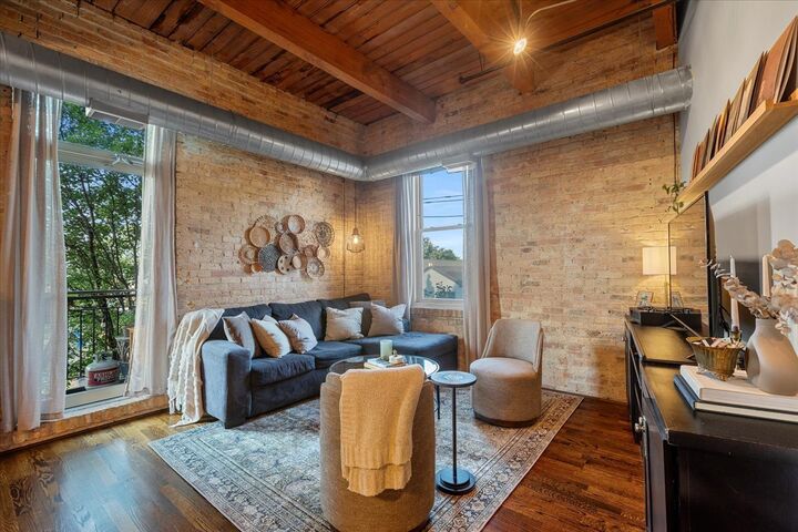 Property Photo: 1740 N Maplewood Avenue 311A IL 60647