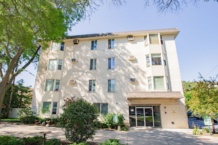 8232 Niles Center Road 202  Skokie IL 60077 photo