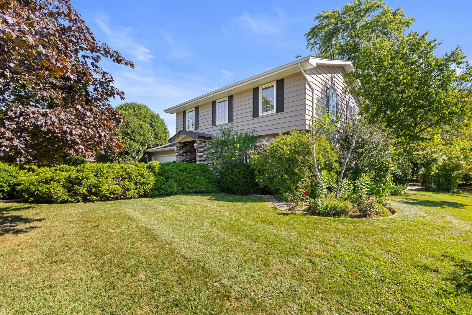 Property Photo:  455 Laburnum Drive  IL 60062 