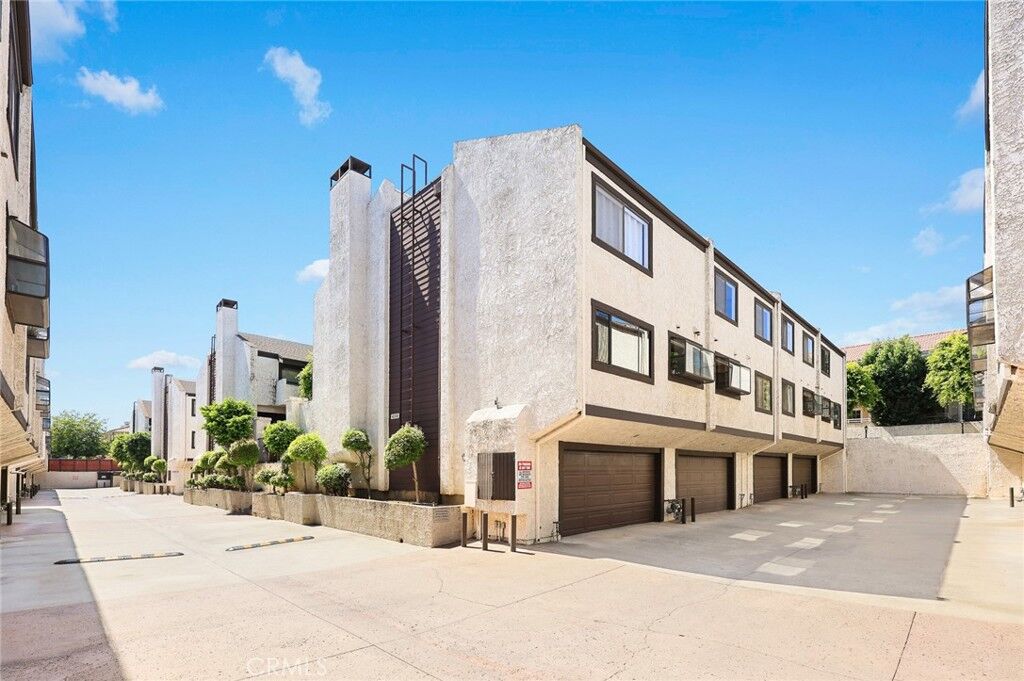 Property Photo: 458 W Huntington Drive B CA 91007