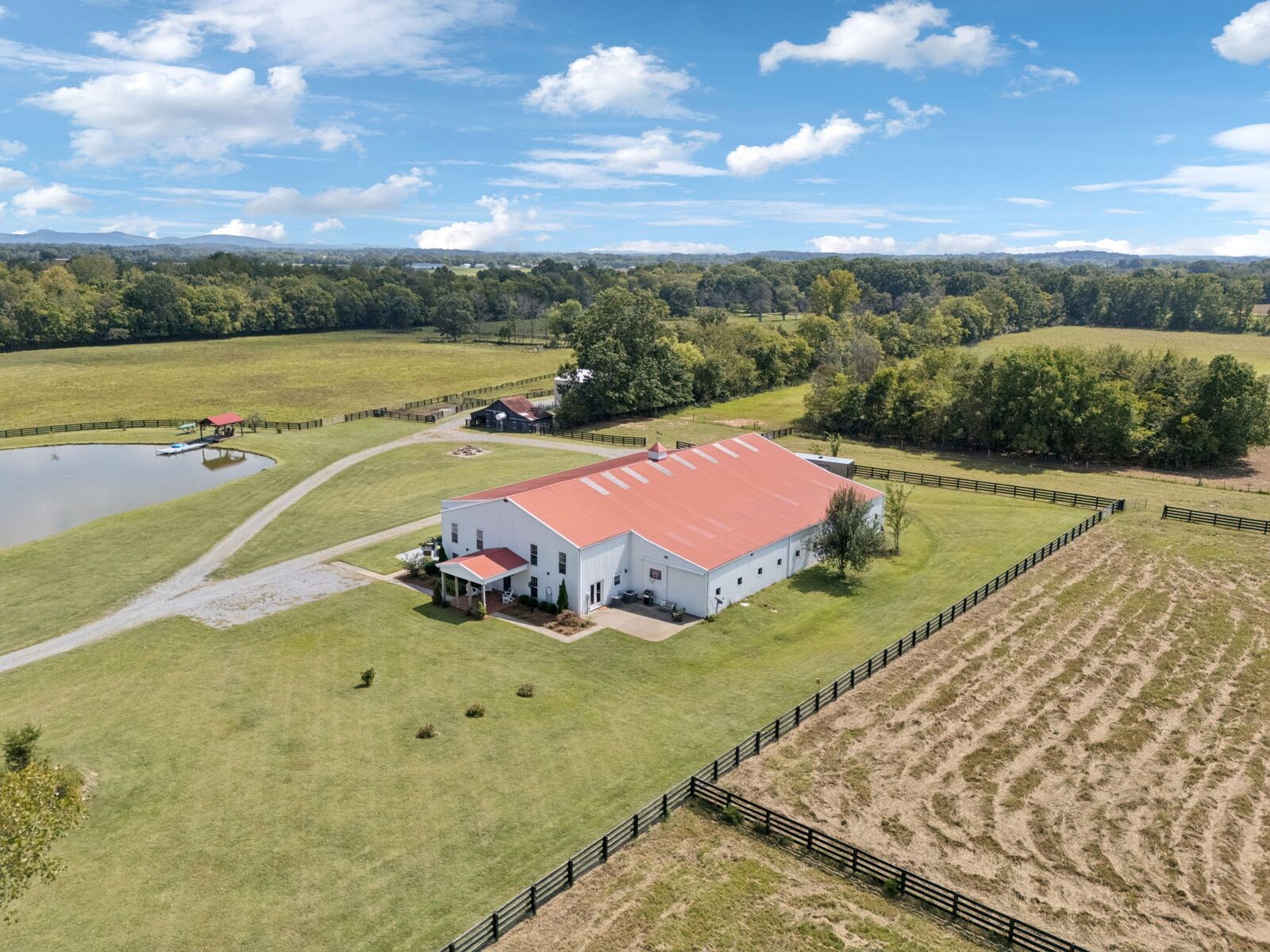 Property Photo:  1650 Kingdom Rd  TN 37020 