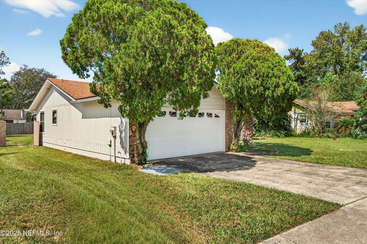 Property Photo: 10164 Arrowhead Drive FL 32257