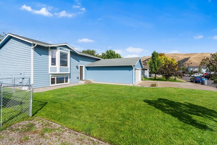 Property Photo: 5590 Nightingale Lane MT 59847