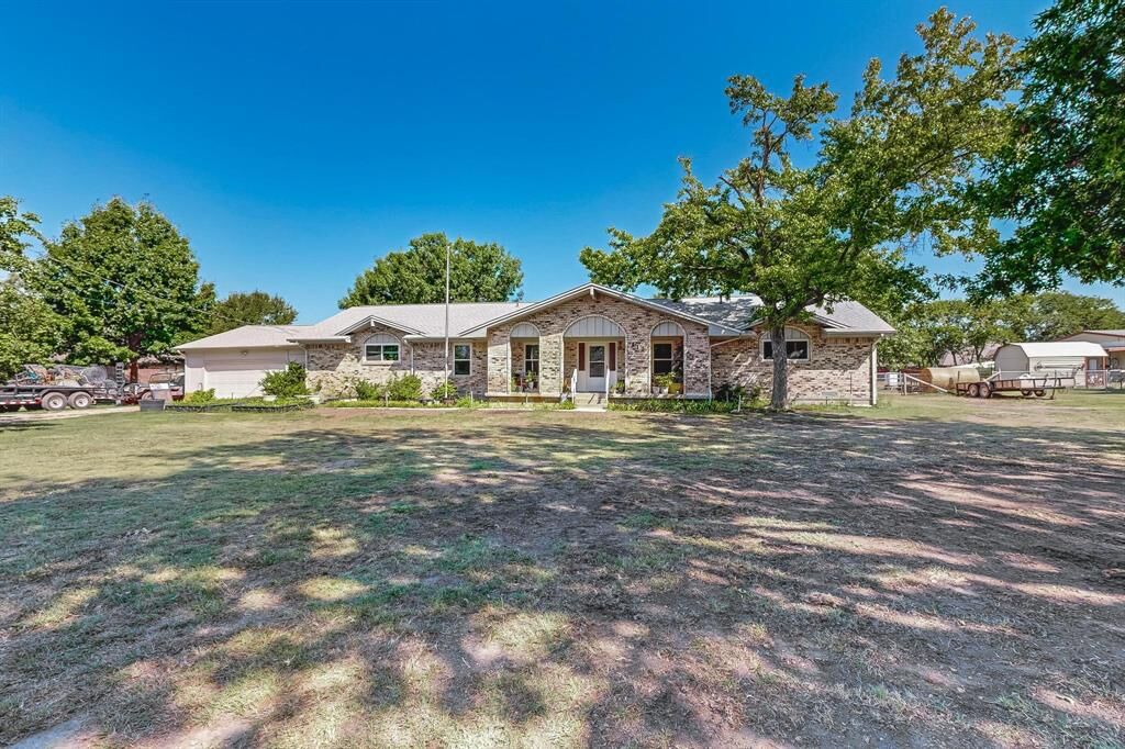 Property Photo: 212 Colonial Drive TX 75098