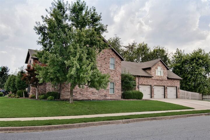 Property Photo: 315 NW O Street AR 72712