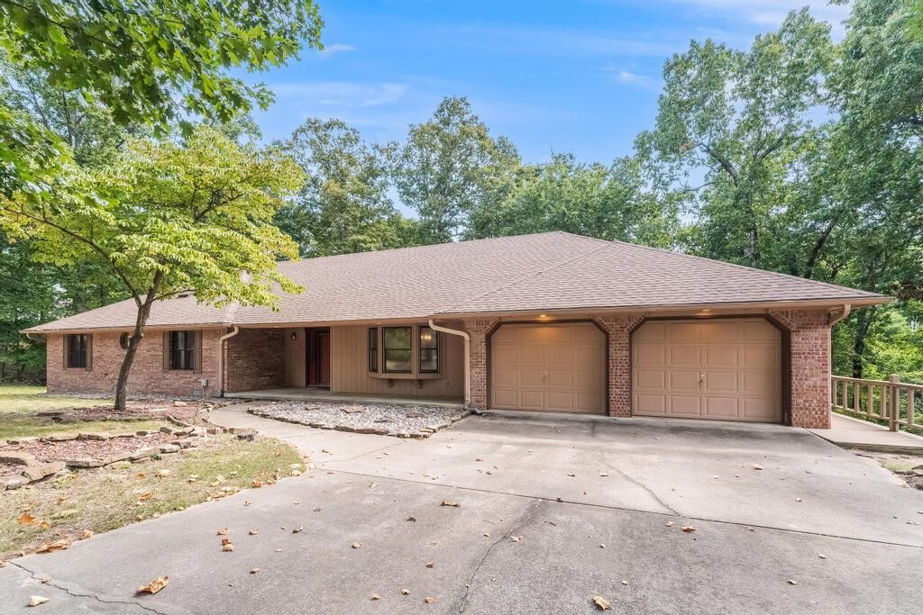 Property Photo: 108 E Woodcliff Lane AR 72756