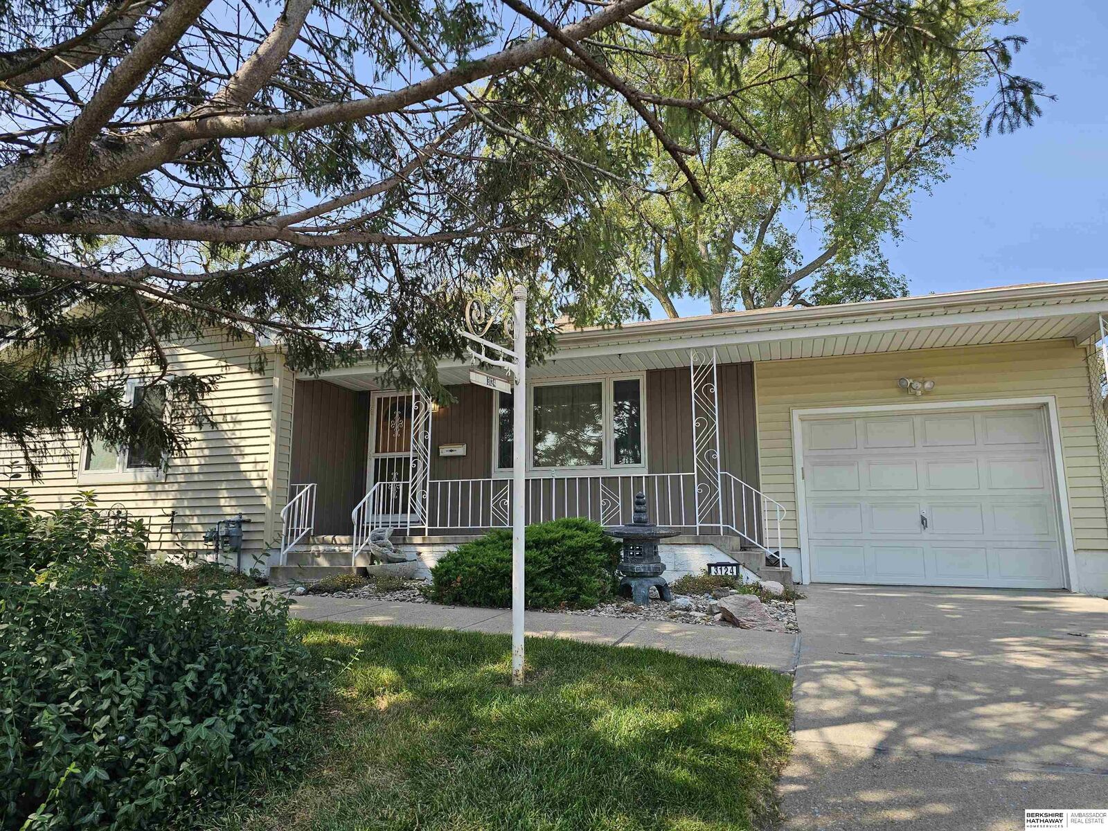 Property Photo: 3124 S 42nd Street NE 68105