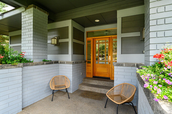 Property Photo:  3160 NW Colonial Drive  OR 97703 