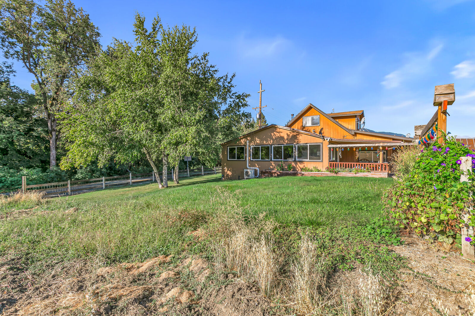 Property Photo:  13990 N Applegate Road  OR 97527 