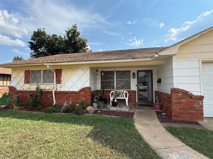 Property Photo:  1405 W Mississippi Avenue  OK 73018 