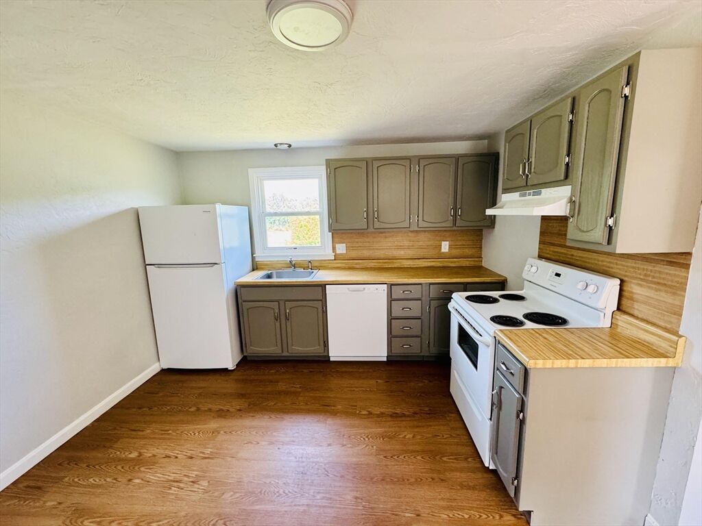Property Photo: 130 Charlton St 2 MA 01540