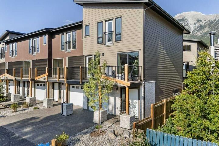 Property Photo:  1330 1st Avenue 109  AB T1W 1M4 