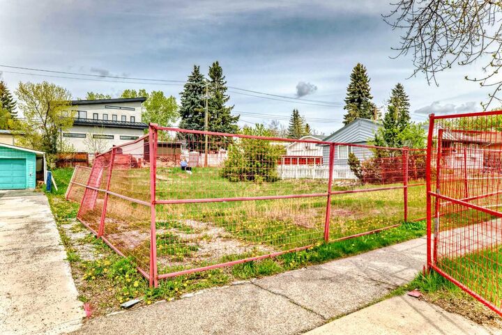 Property Photo: 523 Northmount Drive NW AB T2K 3J1