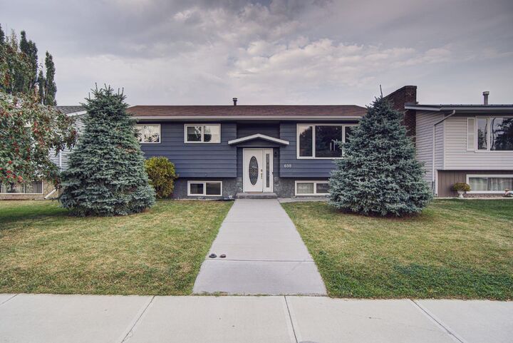 658 50A Avenue W  Claresholm AB T0L 0T0 photo