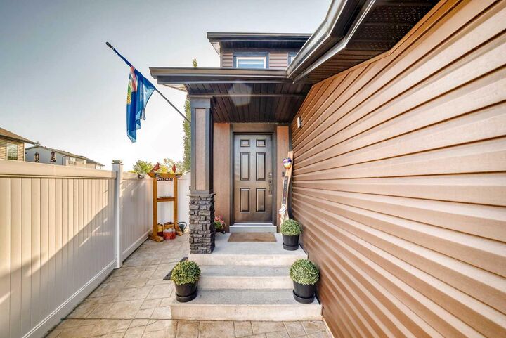 Property Photo:  148 Covepark Close NE  AB T3K 5R5 