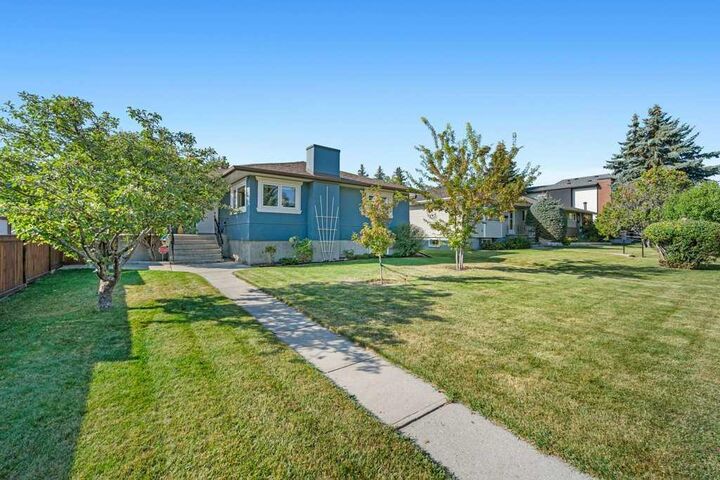 1131 15 Avenue NE  Calgary AB T2E 1J4 photo