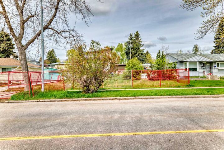 Property Photo: 521 Northmount Drive NW AB T2K 3J1