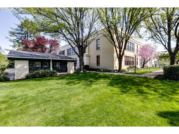 Property Photo:  650 W 12th Ave 219  OR 97402 