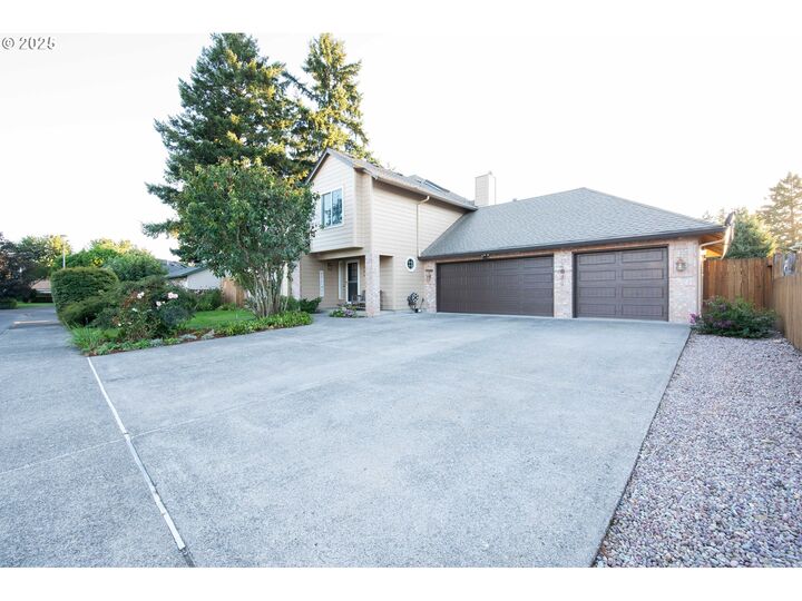 Property Photo:  604 NE 156th Ave  WA 98684 