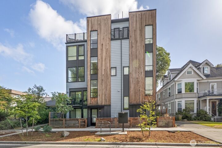Property Photo: 1508 #B 18th Ave B WA 98122