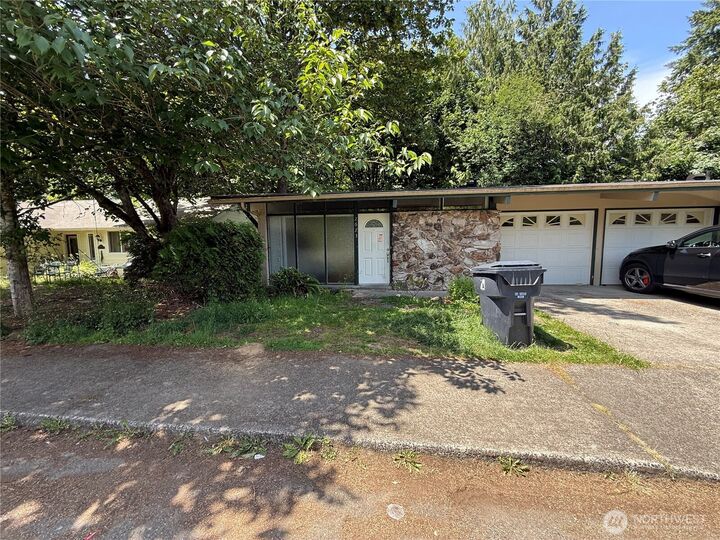 Property Photo:  2621  Otis Street SE  WA 98501 