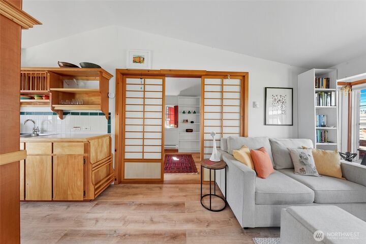 Property Photo:  2727  Fairview Avenue E 18  WA 98102 