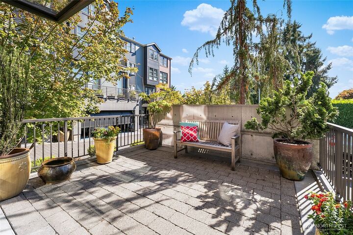 Property Photo:  2246  Clise Place W  WA 98199 