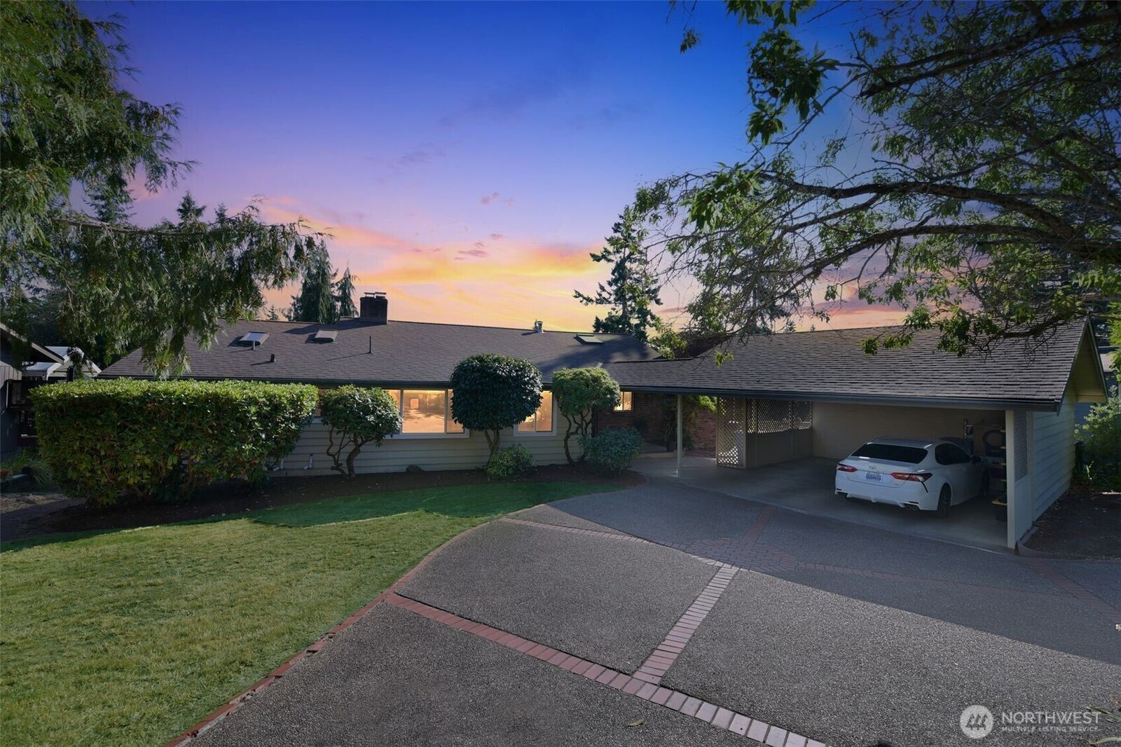 Property Photo:  12455 SE 26th Place  WA 98005 