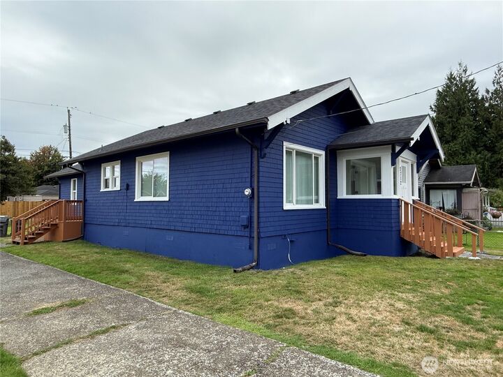 Property Photo:  2712  Cherry Street  WA 98550 